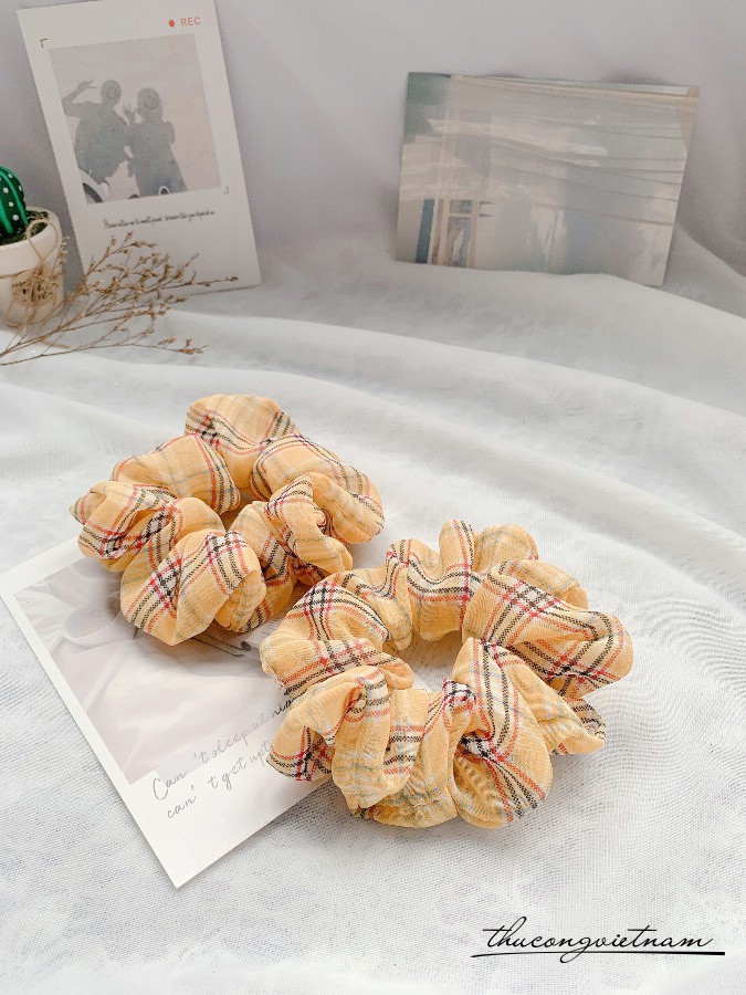cột tóc Scrunchies caro- m1